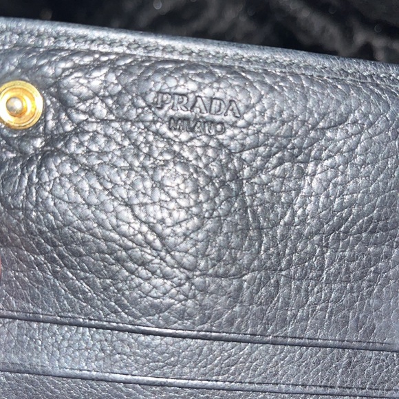 Prada ladies, black full size wallet - Picture 9 of 9